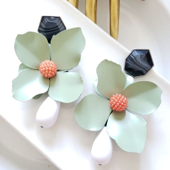 New! Zara Big Flower Earrings - Picture 10 of 13